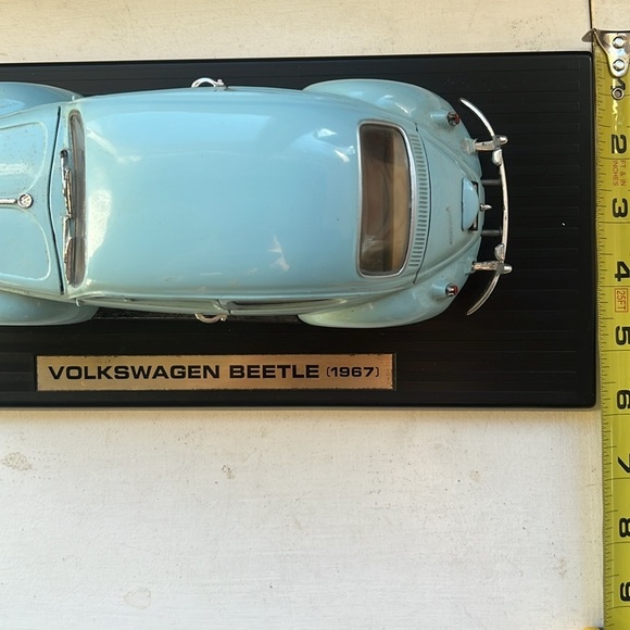 VOLKSWAGEN Beetle 1967 Light Blue 1/18 Diecast Car by Road Signature 92078BL - Picture 10 of 10